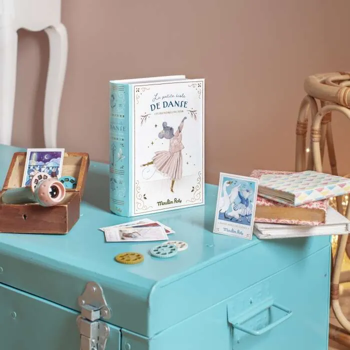 Lampe-à-histoires-livre-La-petite-école-de-danse-Moulin-Roty Vente Directe Lampe à histoires livre La petite école de danse Moulin Roty
