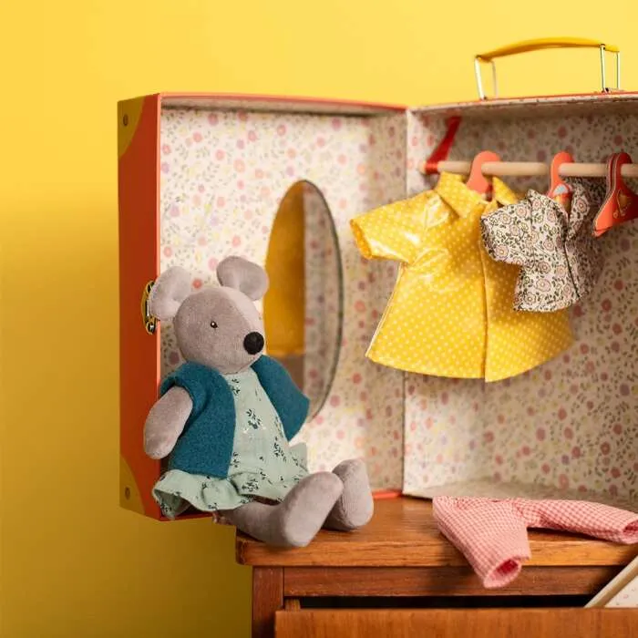 Valise-La-petite-armoire-Nini-La-Grande-Famille-Moulin-Roty Valise La petite armoire Nini La Grande Famille Moulin Roty Offre Spéciale
