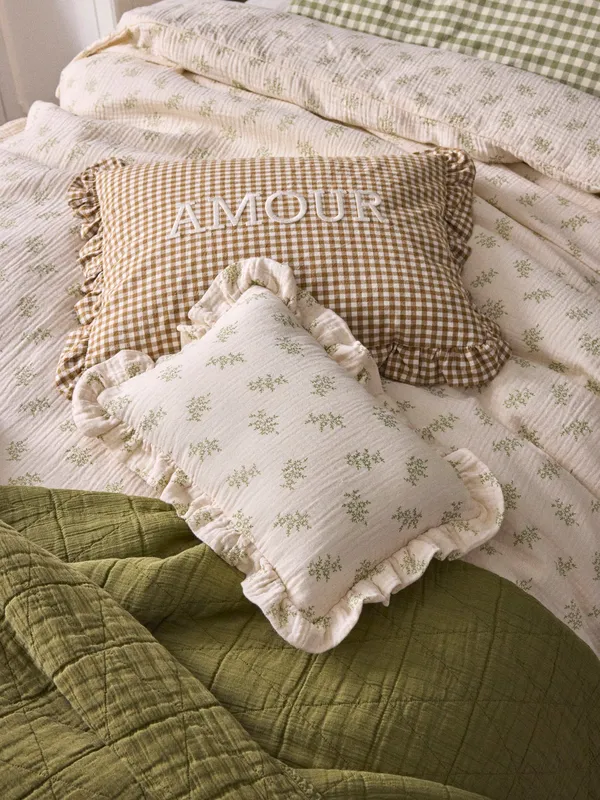 Coussin-volanté-en-gaze-de-coton Coussin volanté en gaze de coton Expédié Aujourd’hui