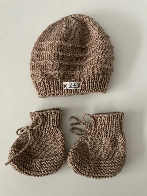 Ensemble-bonnet-et-chausson-03-mois--mérinos-camel Original Ensemble bonnet et chausson-0/3 mois- mérinos-camel