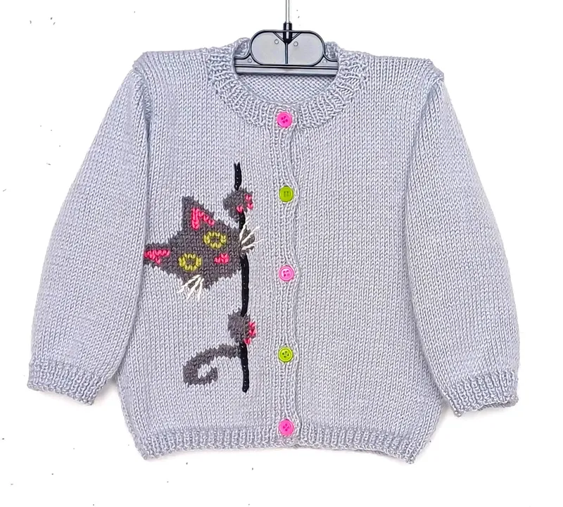 Gilet-bébé-tricot-fait-main-avec-un-chat-taille-1-an Petit Prix Gilet bébé tricot, fait main, avec un chat, taille 1 an