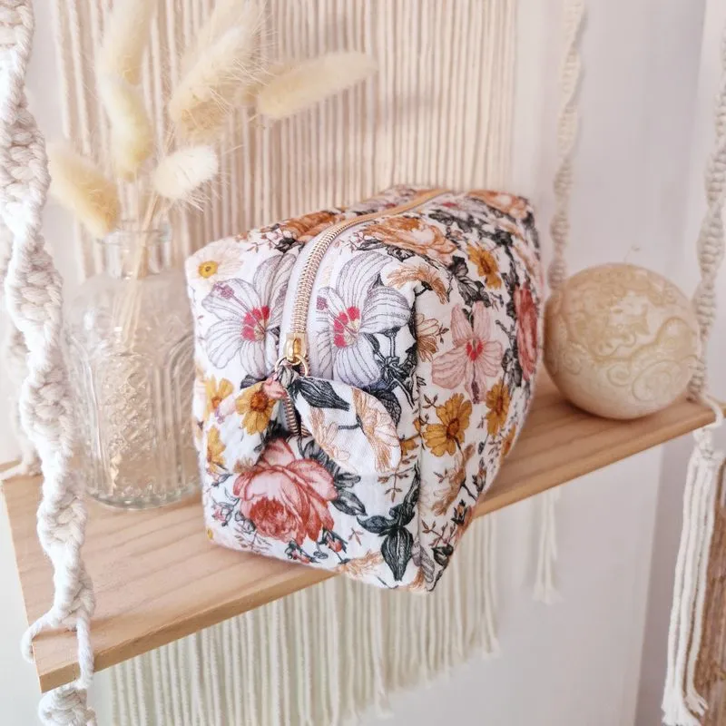 Trousse-de-toilette-personnalisée-en-gaze-de-coton Fait Main Trousse de toilette personnalisée en gaze de coton