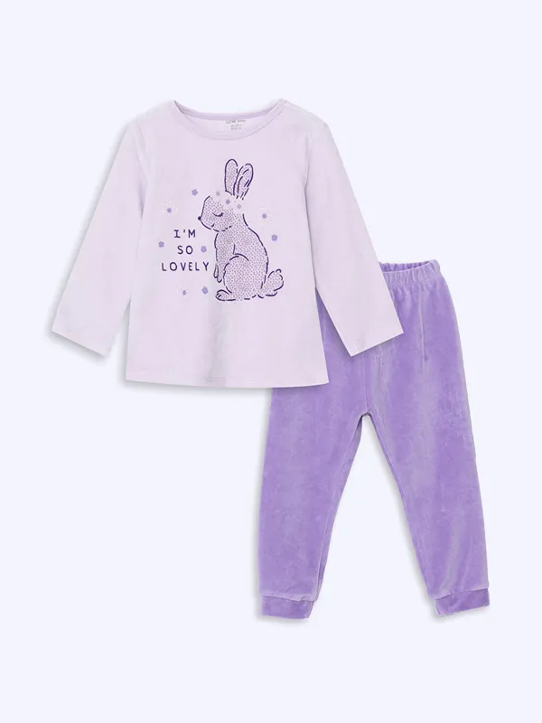 LCW-Kids-Ensemble-de-Pyjama-pour-Filles-en-Velours-224-Col-Rond Usine Directe LCW Kids Ensemble de Pyjama pour Filles en Velours à Col Rond