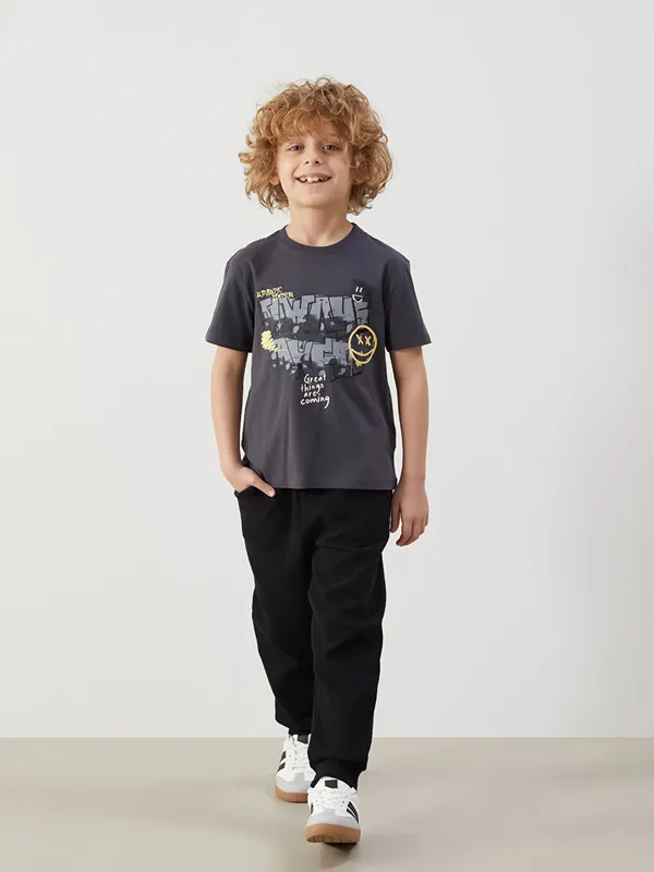LCW-Kids-Pantalon-de-surv234tement-jogger-pour-gar231ons-224-taille-233lastiqu233e LCW Kids Pantalon de survêtement jogger pour garçons à taille élastiquée Offre Du Jour