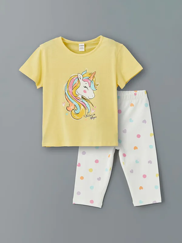 LCW-Kids-T-shirt-et-Leggings-Imprim233s-pour-Filles-224-Col-Rond-Lot-de-2 LCW Kids T-shirt et Leggings Imprimés pour Filles à Col Rond Lot de 2 Bon Marché