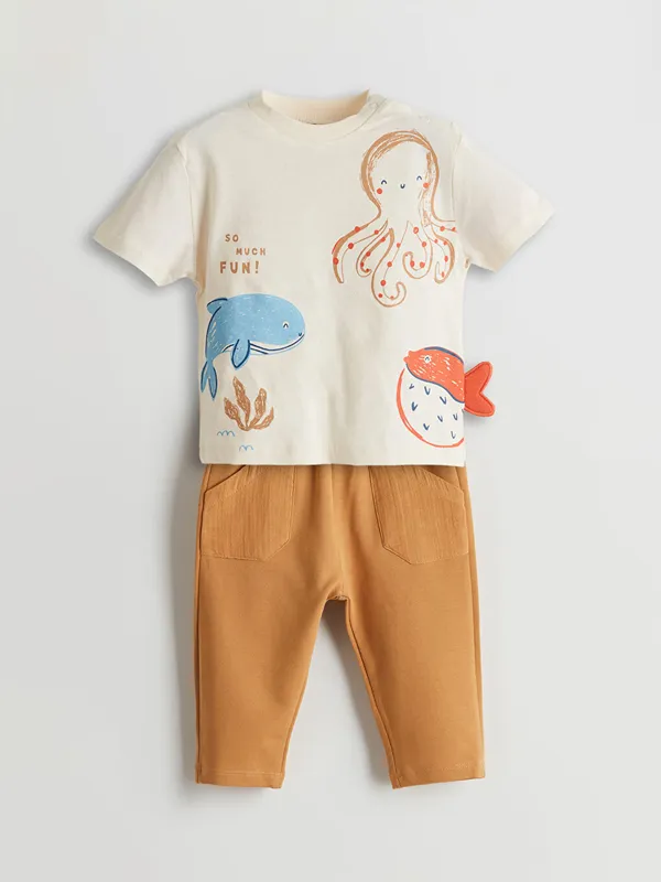 LCW-baby-Lot-de-2-T-shirts-et-Pantalons-Imprim233s-pour-Gar231ons-B233b233 Nouveauté LCW baby Lot de 2 T-shirts et Pantalons Imprimés pour Garçons Bébé