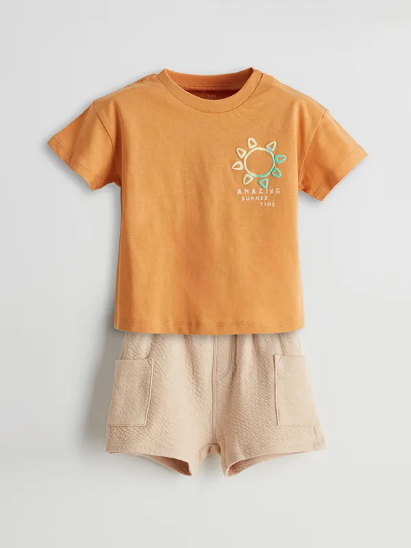 LCW-baby-Lot-de-2-T-shirts-et-Shorts-Imprim233s-pour-B233b233-Gar231ons Certifié LCW baby Lot de 2 T-shirts et Shorts Imprimés pour Bébé Garçons