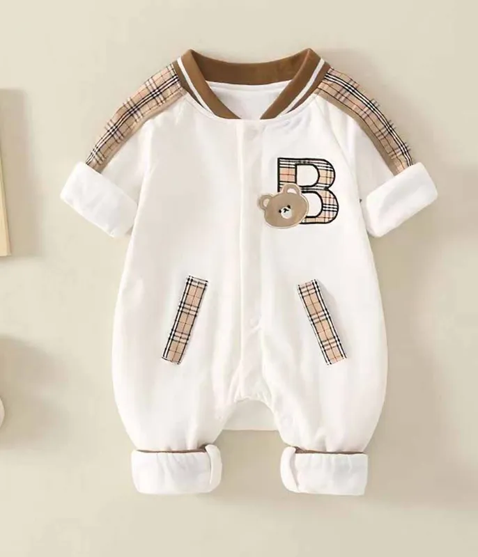Barboteuse-blanche-à-motifs-tendances-pour-enfants-11955 Barboteuse blanche à motifs tendances pour enfants Quantité Limitée