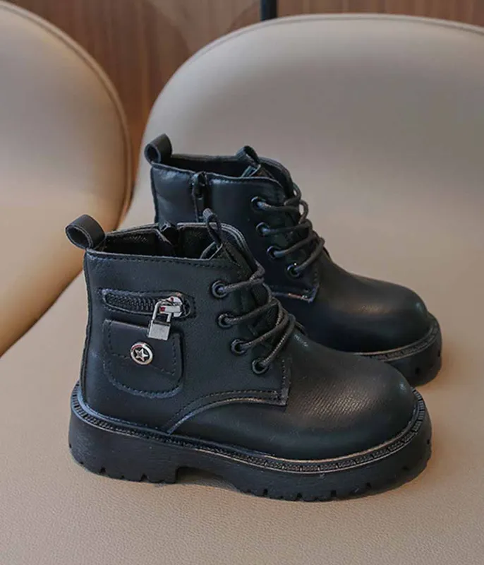 Bottines-unisexe-noires-à-lacets-11921 Bottines unisexe noires à lacets Marque