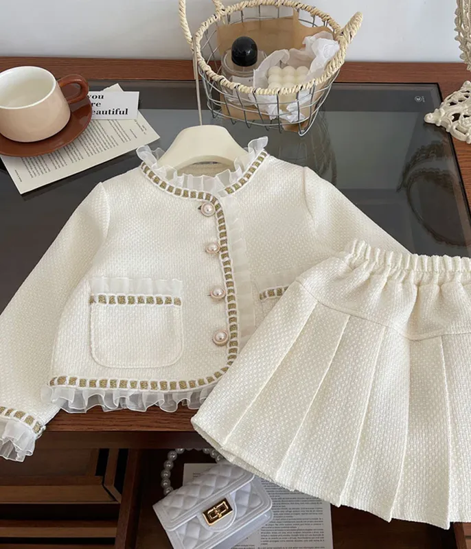 Ensemble-de-jupe-plissée-et-veste-blanches-pour-occasions-spéciales-12376 Offre Du Jour Ensemble de jupe plissée et veste blanches pour occasions spéciales