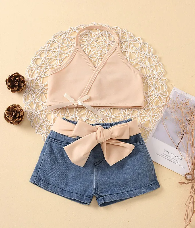 Ensemble-de-short-en-jean-crop-top-dos-nu-beige-et-ceinture-à-nouer-12119 Dernière Chance Ensemble de short en jean, crop top dos nu beige et ceinture à nouer