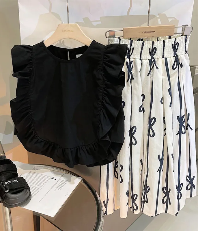 Ensemble-noir-et-blanc-stylé-pour-fillettes-12530 Ensemble noir et blanc stylé pour fillettes Seulement Aujourd’hui