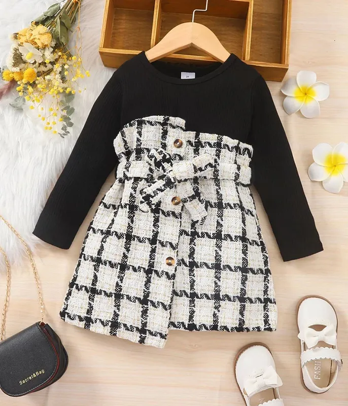 Robe-en-tweed-blanche-avec-effet-pull-noir-12330 Acheter Direct Robe en tweed blanche avec effet pull noir