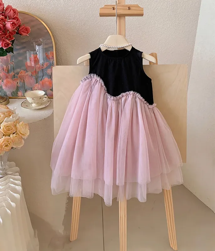 Robe-noire-et-rose-avec-jupon-en-tulle-vaporeux-12114 Robe noire et rose avec jupon en tulle vaporeux Nouveauté